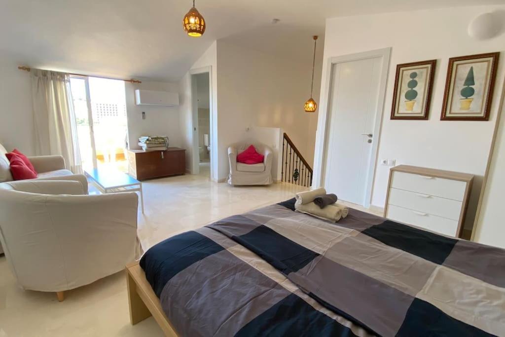 3 Bedroom Penthouse Close By Parque De La Paloma Appartement
